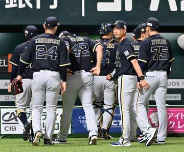 オリックス・マチャドが猛省「本当に申し訳ない。一日も早く試合に出場してもらえたら」顔面死球の石塚の状態を心配 岸田監督「無事であることを願っています」