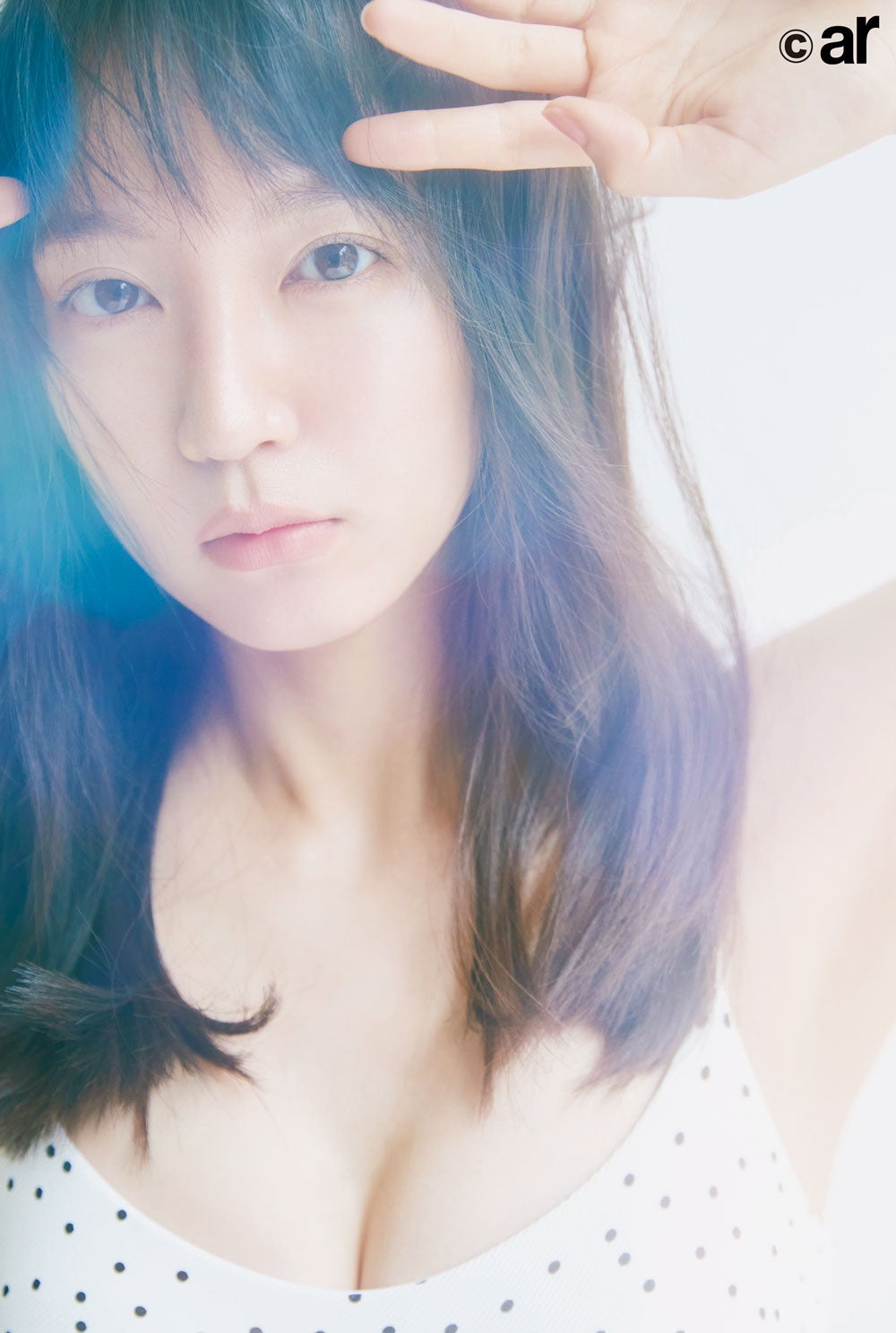 吉岡里帆、惜しみない美谷間を披露 「ar」1年半ぶり表紙で圧倒的透明感