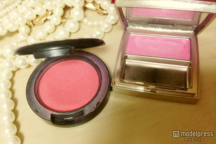 薄目・濃い目のチークをW使用