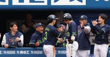 ヤクルトがすごっ！初回2死から怒濤の猛攻6得点 プレーボールから約40分間、敵地にヤクルトファンの歓声響く