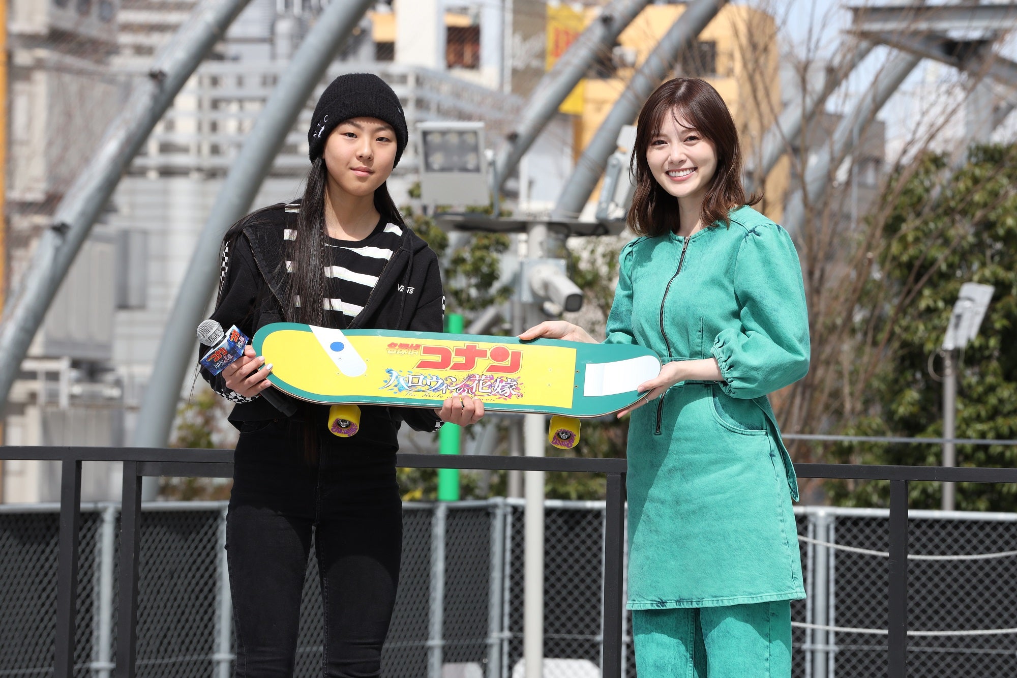 開心那、白石麻衣 （C）2022 青山剛昌／名探偵コナン製作委員会