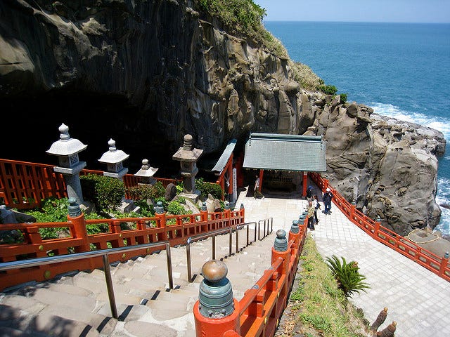 宮崎「鵜戸神宮」で縁結び祈願&運玉に願いを!海を感じるパワースポットに注目