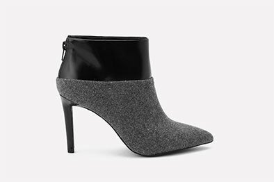 デュオトーンスティレットブーティ「CHARLES & KEITH」9,612円（税込）／画像提供：CHARLES & KEITH