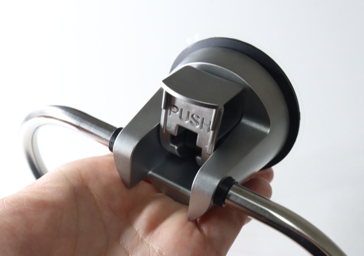 しれっと凄いもの出してる！「吸盤なのにざらざら面もいけんの？」高機能な100均便利グッズ