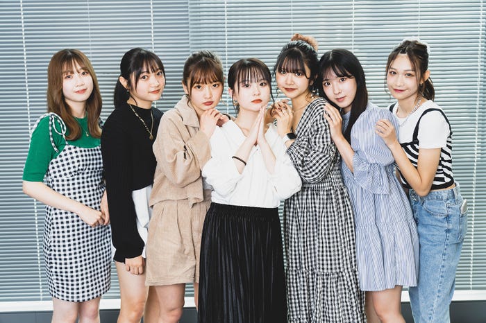 REVE(左から)遊馬真彩、薄倉里奈、夢咲ももな、さくら、高梨優佳、すずか、斉藤ラナ(提供写真)