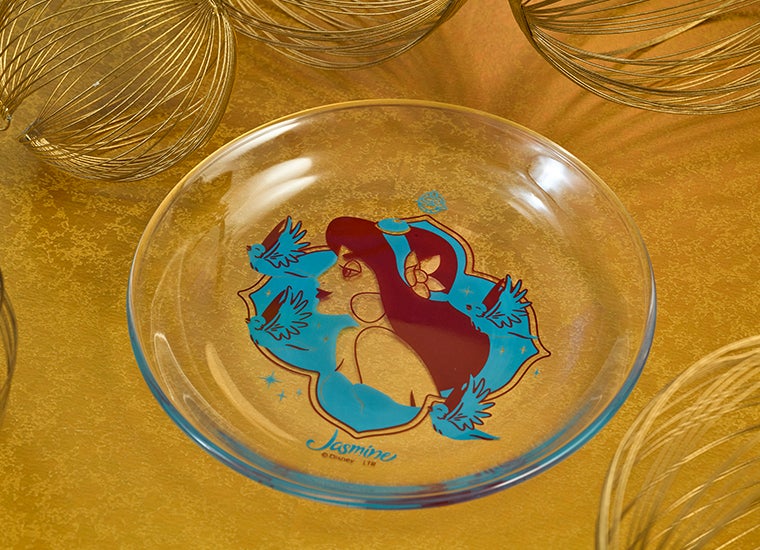 ガラスプレート税込2,970円※フードとセットで購入可（C）Disney