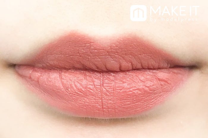 SUQQU/バイブラント リッチ リップスティック/02 中紅花 使用 (C)メイクイット