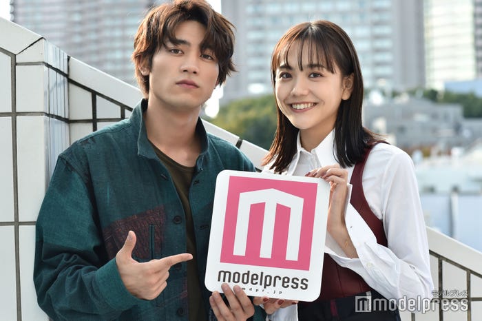 板垣瑞生と松井愛莉 (C)モデルプレス
