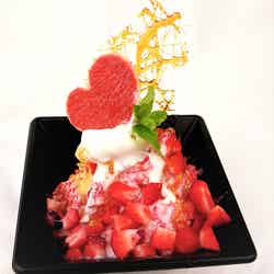 アオイ「パリパリ飴の苺氷」(提供画像)