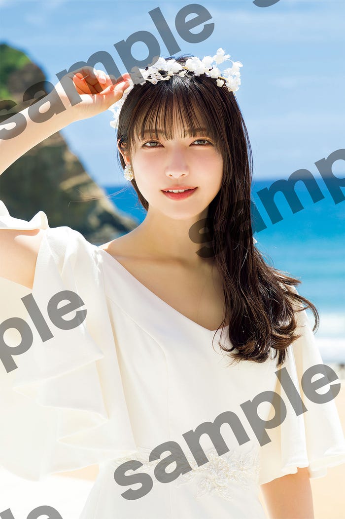 大園玲1st写真集「半分光、半分影」封入特典ポストカード(撮影:Takeo Dec./光文社)