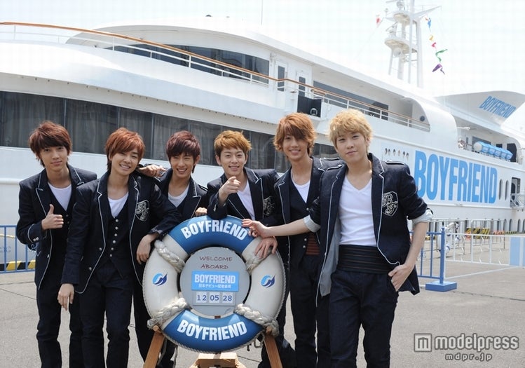 新人賞総なめの韓国ボーイズグループ、豪華客船で日本デビュー会見