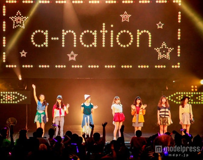 藤井リナ、石田ニコルらによるファッションショー