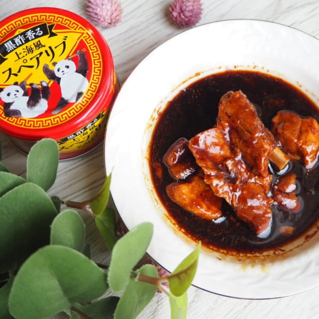 カルディ黒酢香る上海風スペアリブのパッケージと盛り付け例