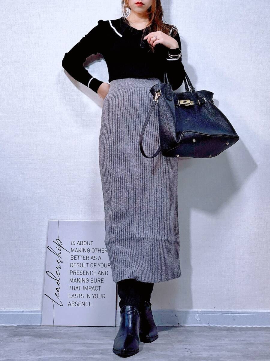 cocaラメニットセットアップ cocaラメニットIラインスカートと襟付きニットコーデ