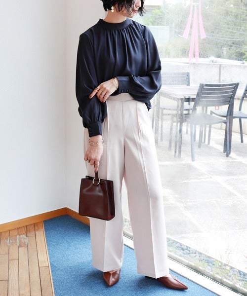 女性のスマートカジュアルコーデ【2021】ドレスコードとおしゃれを両立♪ モデルプレス