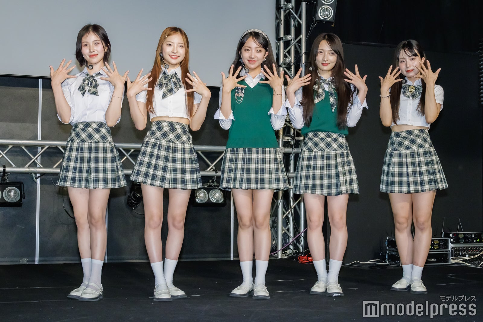 MIO、HANA、ERIN、SOO-AH、YURA／UNICODE（C）モデルプレス