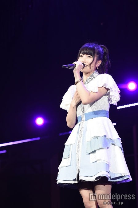 京都のファンから歓迎される、横山由依／（C）AKS