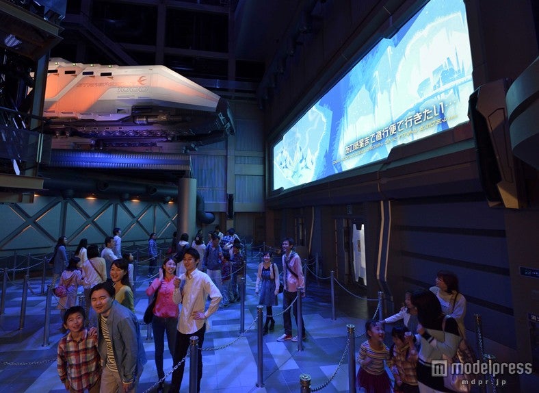 スペースポート・アライバルホール （C）Disney／Lucasfilm Ltd．