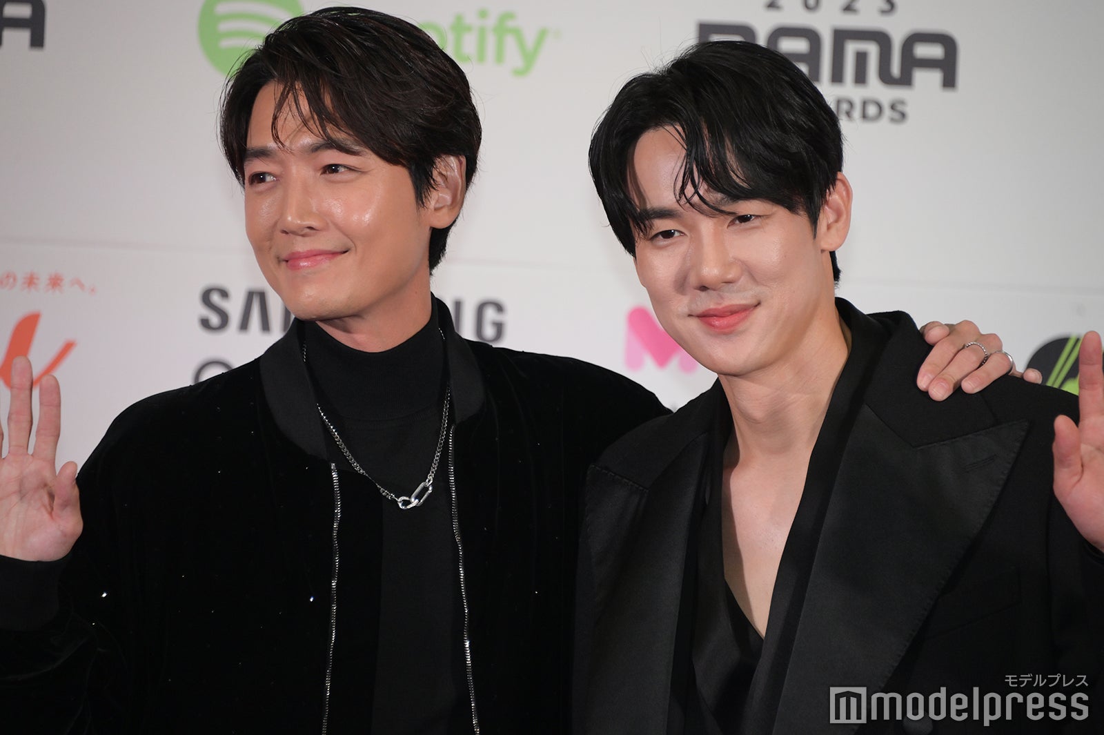 チョン・ギョンホ、ユ・ヨンソク（C）モデルプレス