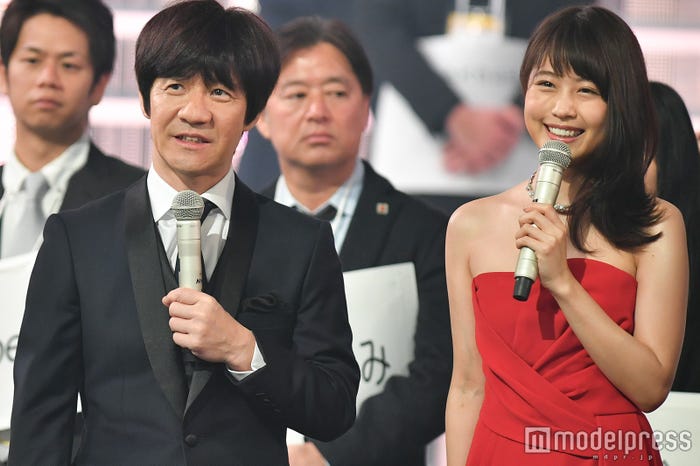 内村光良、有村架純 (C)モデルプレス