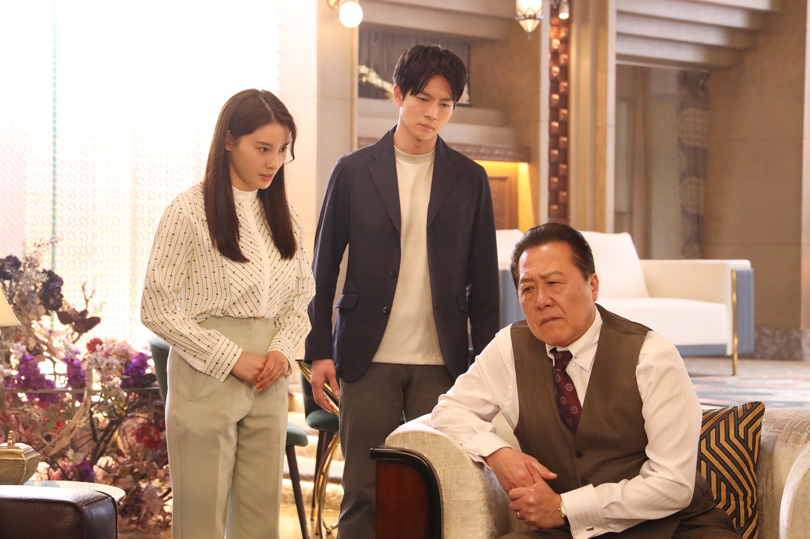 土屋太鳳、松下洸平、石橋凌／「やんごとなき一族」第3話より（C）フジテレビ