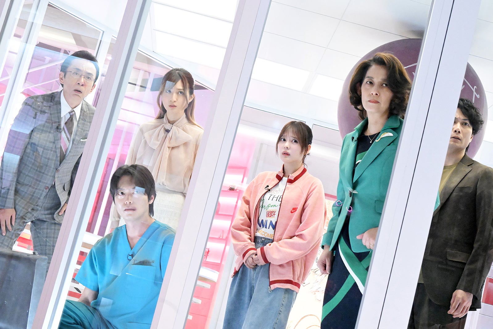 福澤朗、山口大地、宮部のぞみ、齊藤なぎさ、片岡礼子、戸次重幸「放送局占拠」第6話（C）日本テレビ