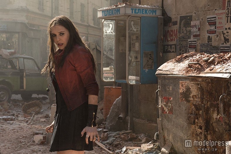 スカーレット・ウィッチ（エリザベス・オルセン）（C）Marvel 2015