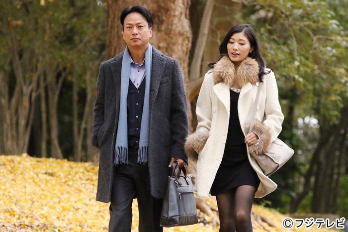 椎名桔平、相楽樹/「嫌われる勇気」第2話(C)フジテレビ