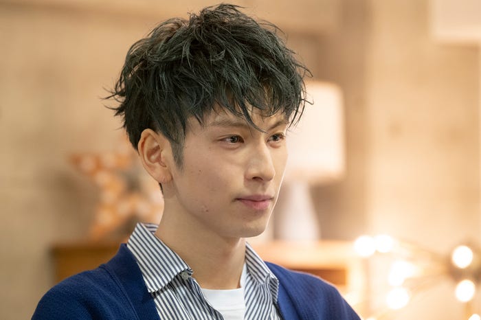 長谷川慎、本田翼(C)日本テレビ