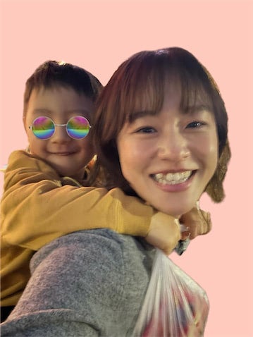 女子レスリング金メダリスト、4歳息子おんぶショット公開「大きくなるの嬉しいんだけどとっても寂しいよ」