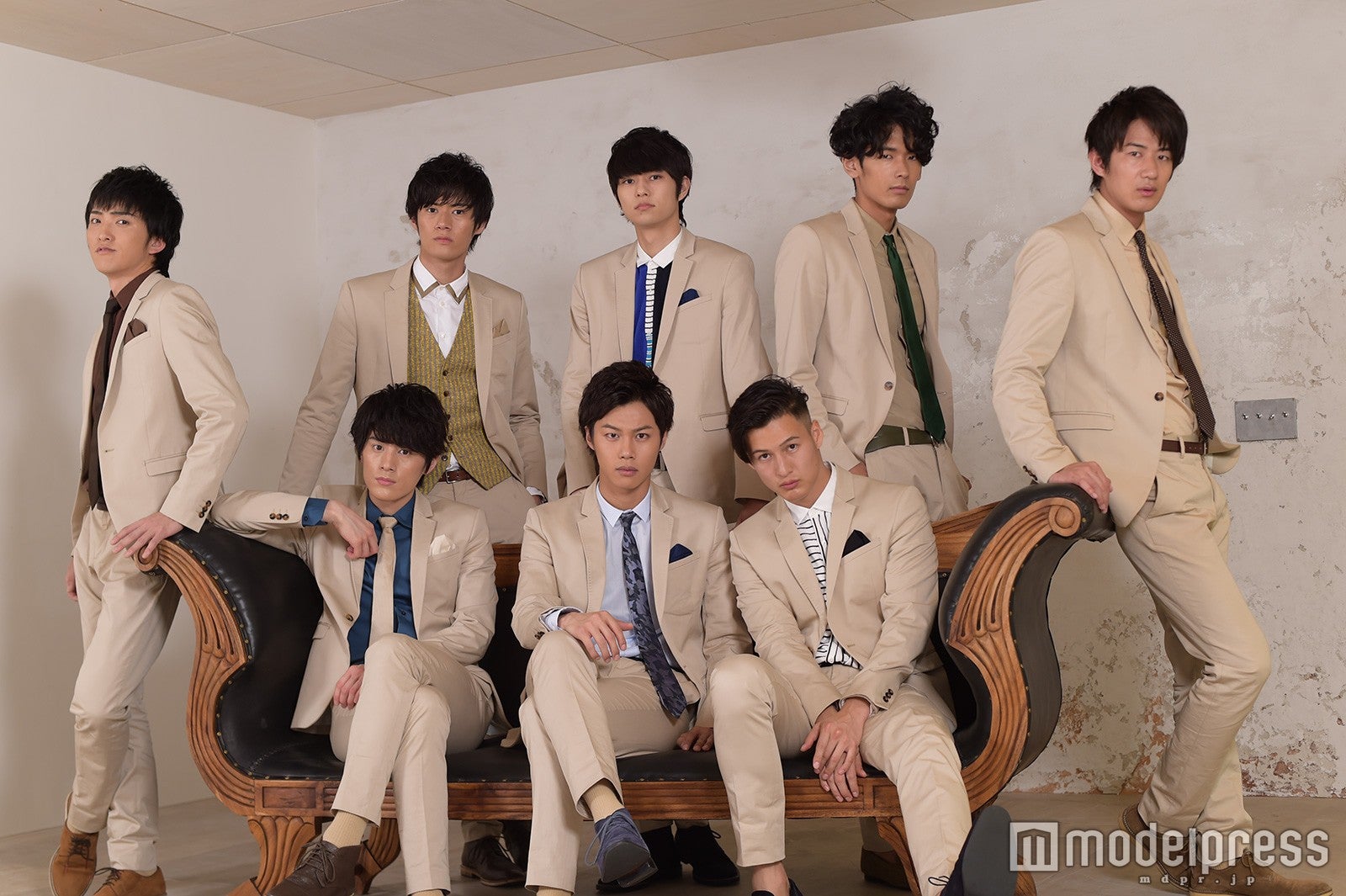 （前列左から）向山毅、手島章斗、シュネル（後列左から）佐々木和也、山口智也、中山優貴、木全寛幸、佐脇慧一（C）モデルプレス