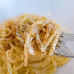 究極の「カルボナーラ」は味変自在!カルボナーラ専門店『白系スパゲッティ』で新しいカルボナーラに出逢う