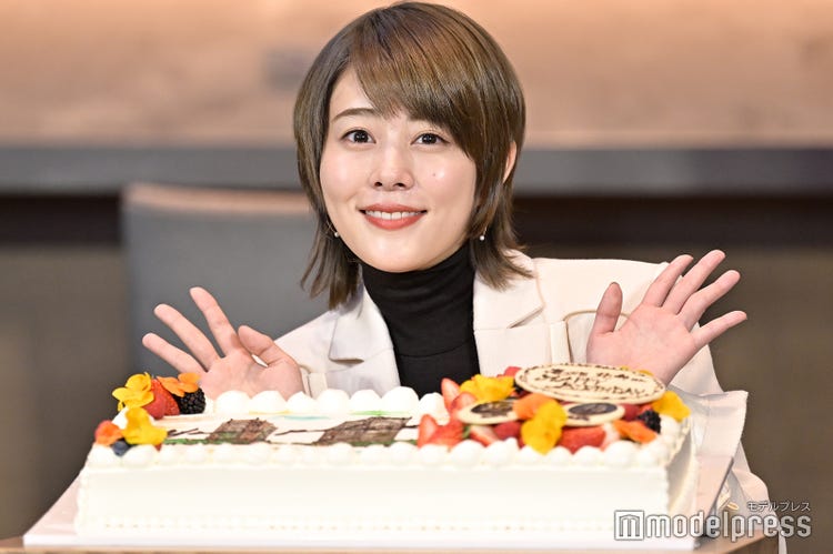 高畑充希 サプライズケーキ 花束贈られ笑顔 30歳からの変化明かす モデルプレス 高畑充希 サプライズケーキ 花束贈られ笑顔 30歳からの変化明かす モデルプレス