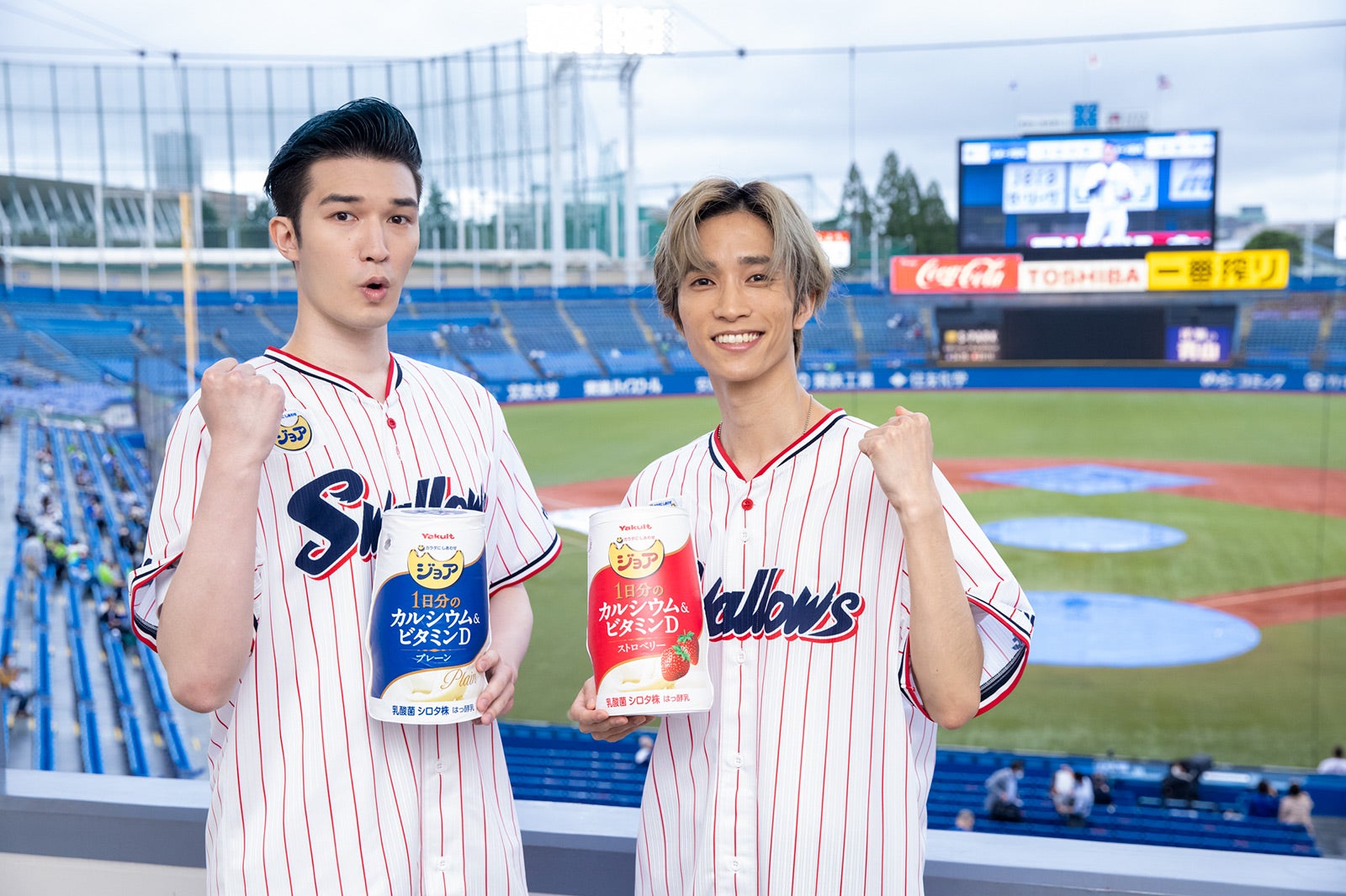 SixTONESジェシー＆田中樹、神宮球場にサプライズ登場　初始球式で見事なストライク投球披露