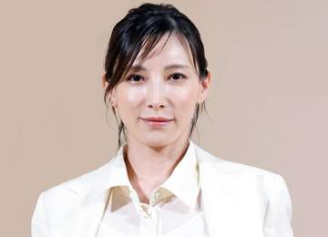 「なんてこった」「マジ綺麗」TVごぶさた『海猿』女優 お腹くりぬき上品ワンピの旅コーデが美しすぎる 3児ママになった43歳