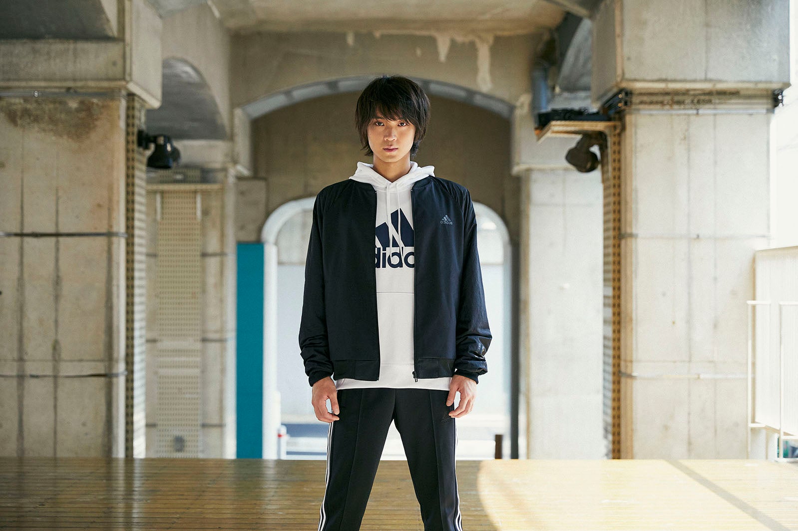 磯村勇斗、クールなブラックコーデ披露「僕にピッタリ」