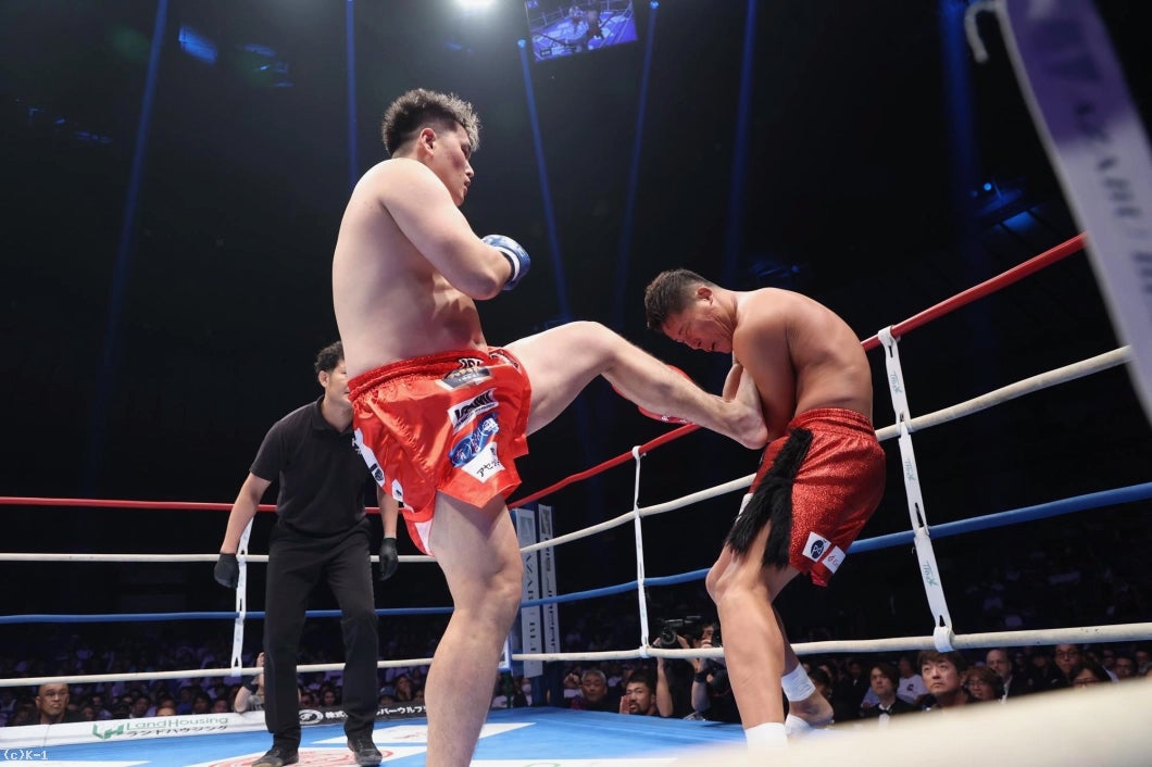 K-Jee選手、上田幹雄選手（C）K-1