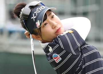 菅沼菜々は今季2勝目ならずも2位でフィニッシュ バーディー締めに笑顔