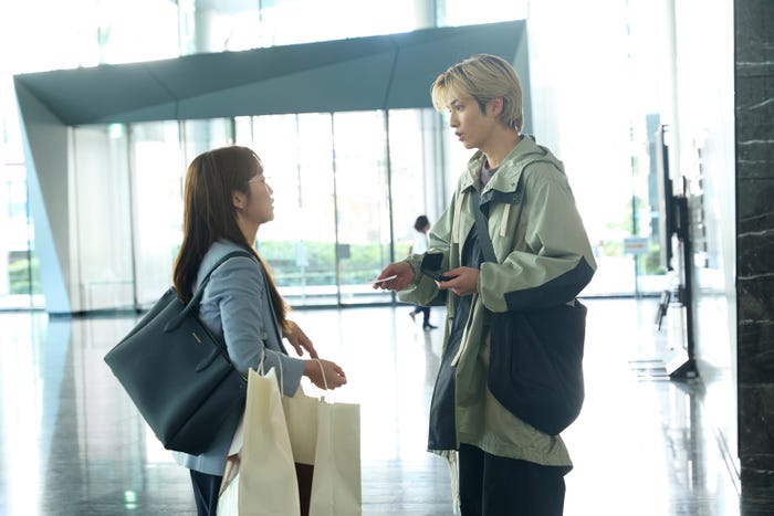 川栄李奈、志尊淳「ダメマネ!」第1話(C)日本テレビ