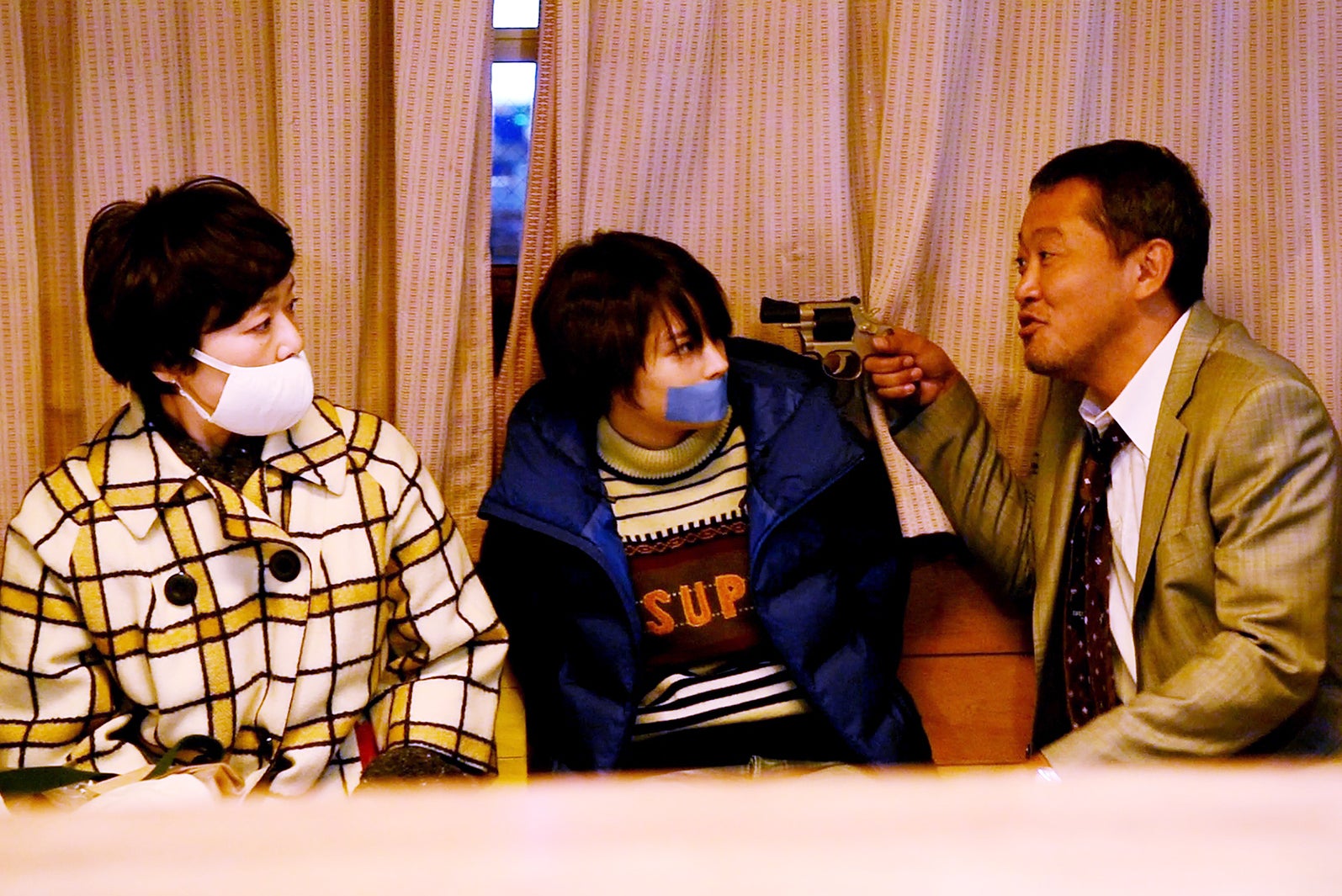 小林聡美、広瀬すず、川瀬陽太／「anone」第3話より（C）日本テレビ