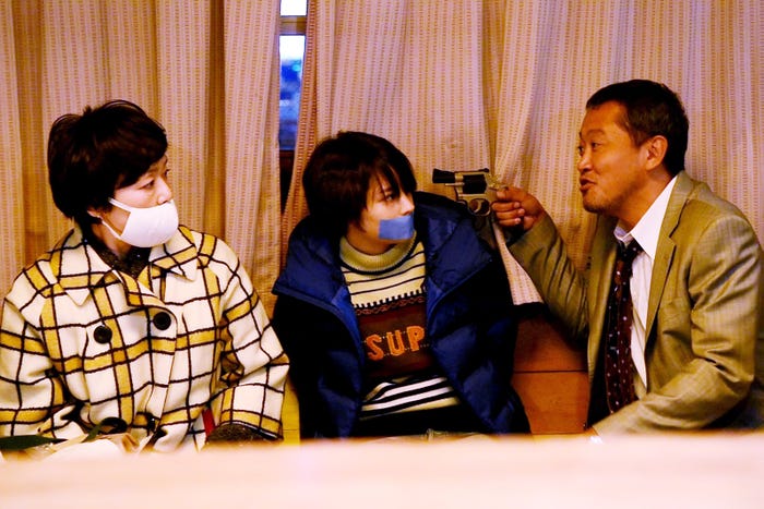 小林聡美、広瀬すず、川瀬陽太/「anone」第3話より(C)日本テレビ