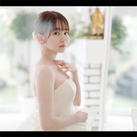 山田杏奈、背中あらわな純白ドレス姿に「世界で一番美しい」と絶賛の声