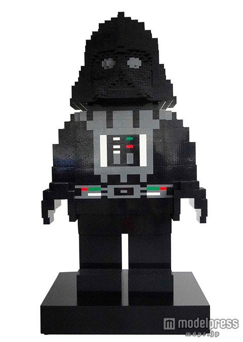 207cmのレゴのダース・ベイダー/LEGO and the LEGO logo are trademarks of the LEGO Group.(C)2015 The LEGO Group.(C)&TM Lucasfilm Ltd.