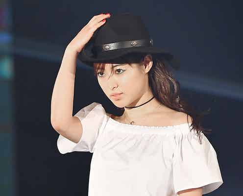 瀧本美織、デコルテあらわな“色っぽ”コーデでクールな眼差し<GirlsAward 2016 S/S>