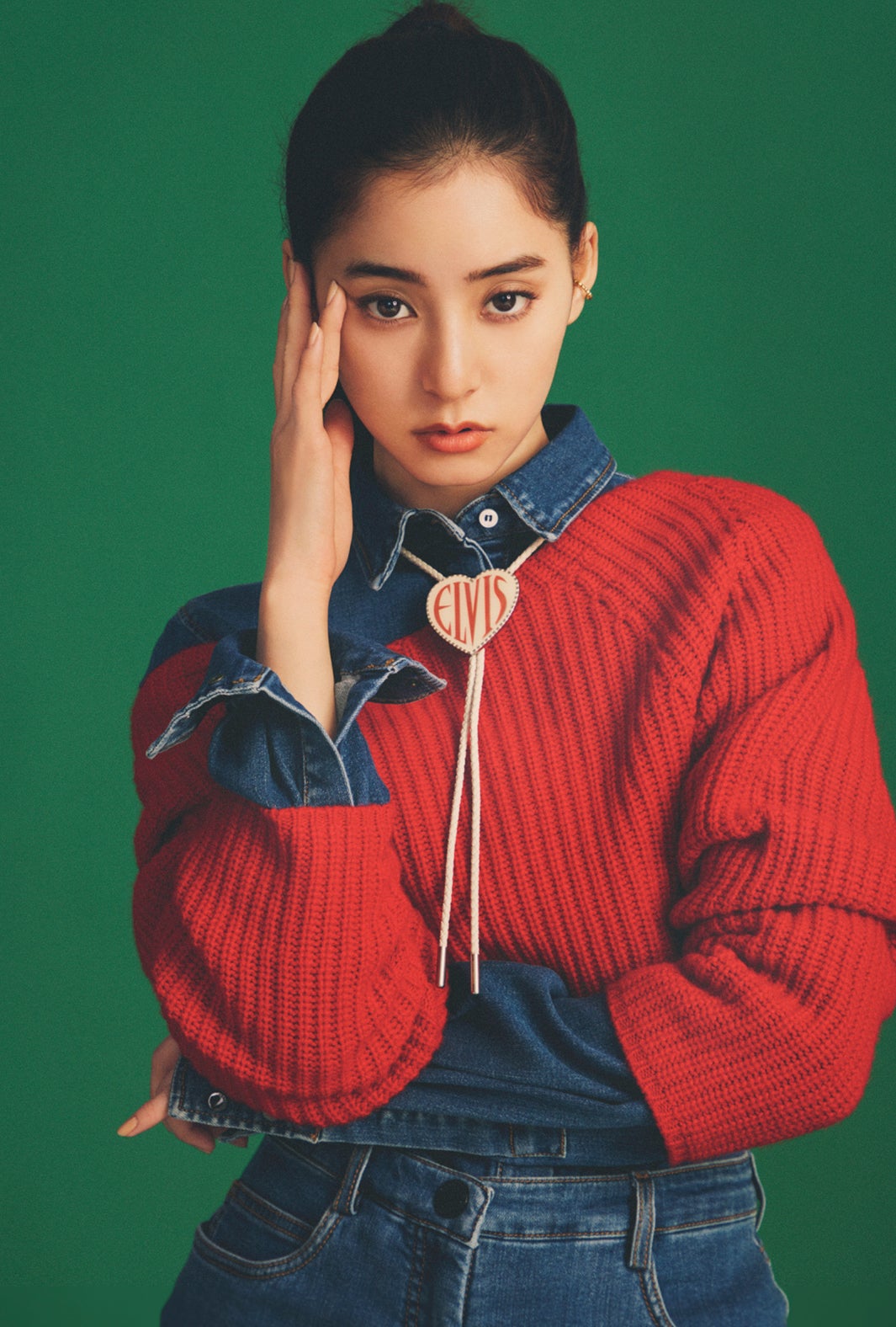 「新木優子 オフィシャルカレンダー2022.4-2023.3」特典カット：STARDUST SHOPPERS（C）SDP