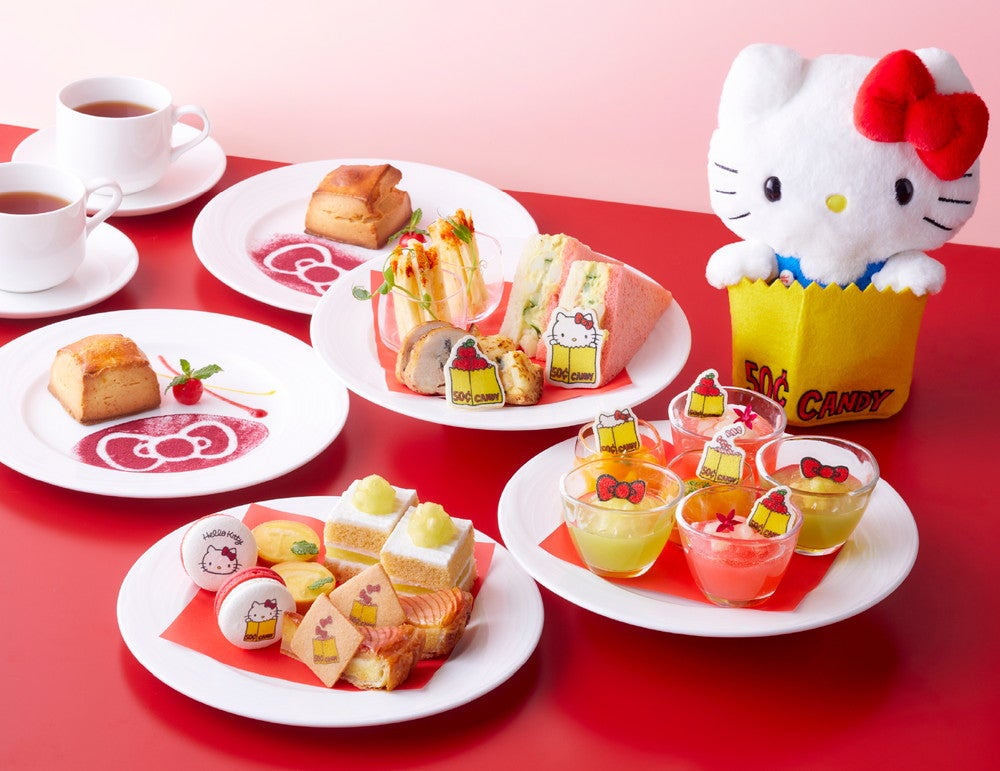 ［平日限定］ハローキティ サマースイーツパーティ （バケットハット付き）※1日20食限定※提供時間 14:00～17:00　￥7,000（C）2025 SANRIO CO., LTD. APPROVAL NO. L660648