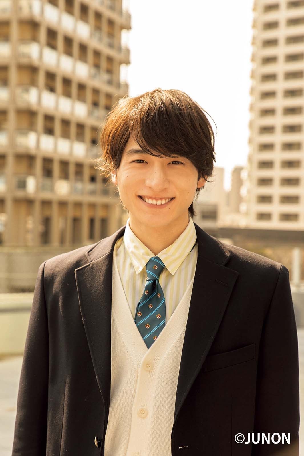 小関裕太、制服姿で告白　女子の夢叶える