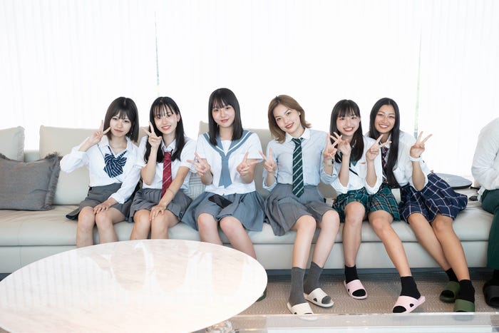 女子メンバー「恋する◆週末ホームステイ 夏 in the Resort」(C)AbemaTV, Inc.