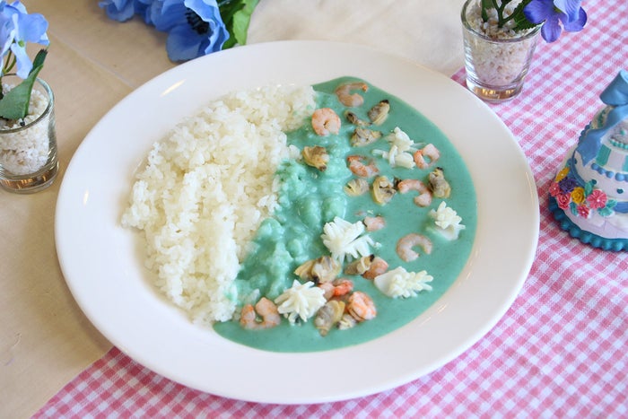 富士急ハイランド「ブルーメニューフェア」(C)2018 Hachette Livr