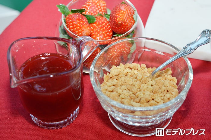 ストロベリーソースとビスケット （C）ビューティーガール